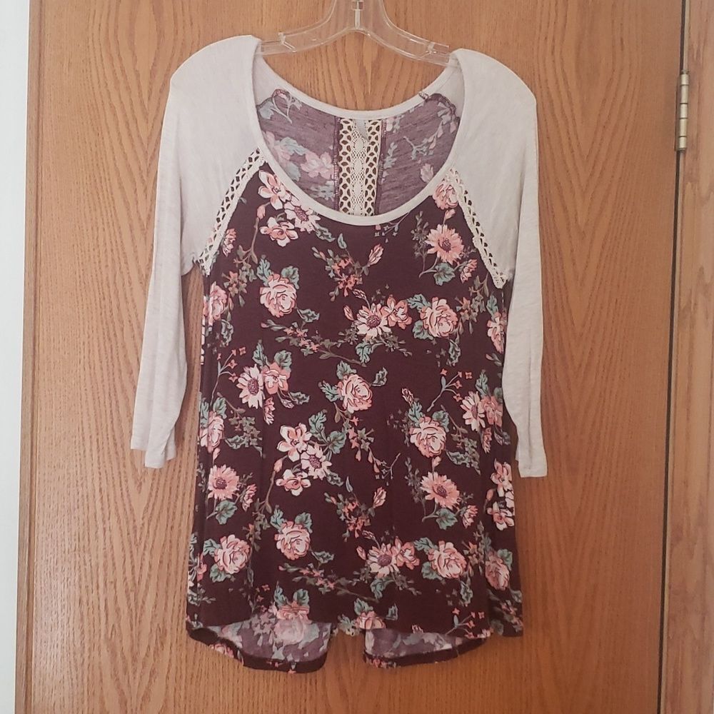 Vanity Floral Top with Lace Insets Sz M